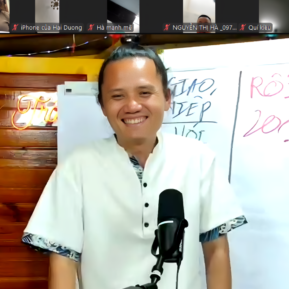 Thầy Trần Hoàng Minh đang giảng dạy online về rối loạn phát triển và phương pháp dạy trẻ tự kỷ giao tiếp